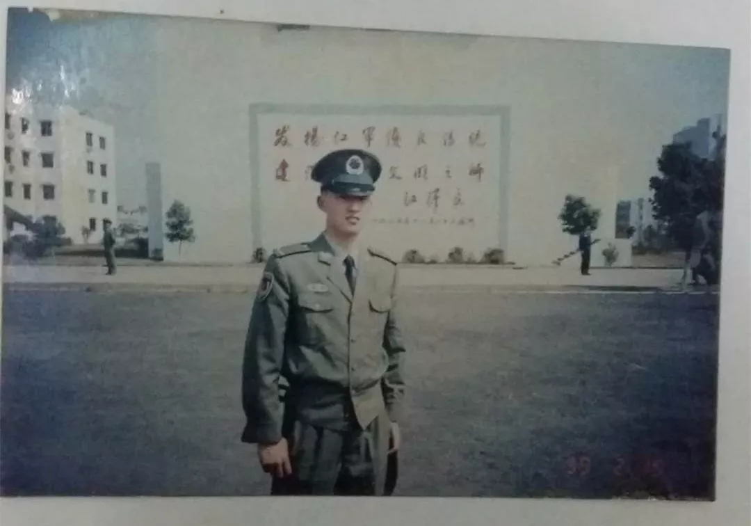 DƬ