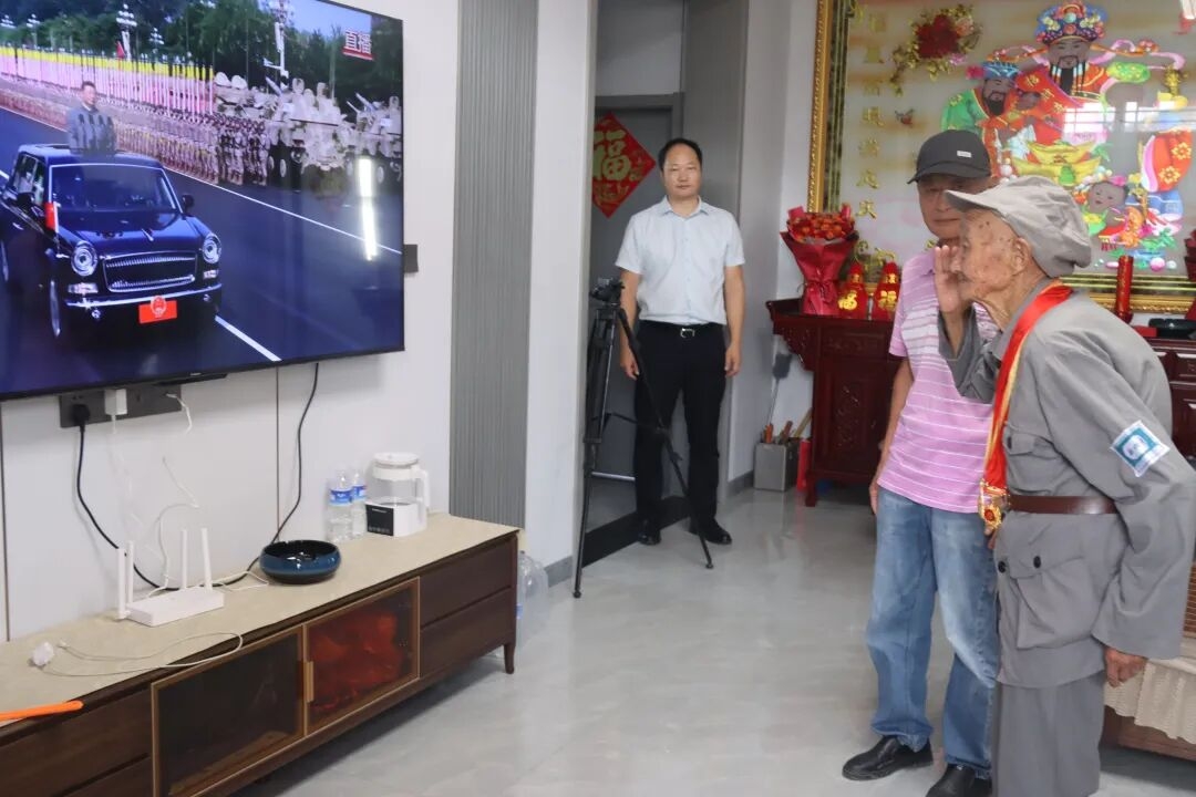 銘記歷史 砥礪前行——泰州市社會各界收聽收看紀念中國人民抗日戰(zhàn)爭暨世界反法西斯戰(zhàn)爭勝利80周年大會