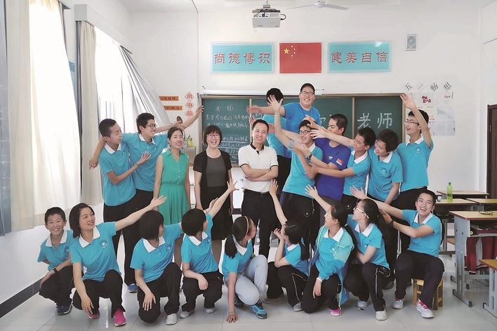 泰興教師14年接力支教——“讓戈壁的花兒也能盡情綻放”