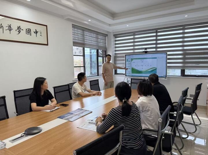 交匯點 | 這對父子愛心接力,讓每一度綠電都成為改變命運的希望之光