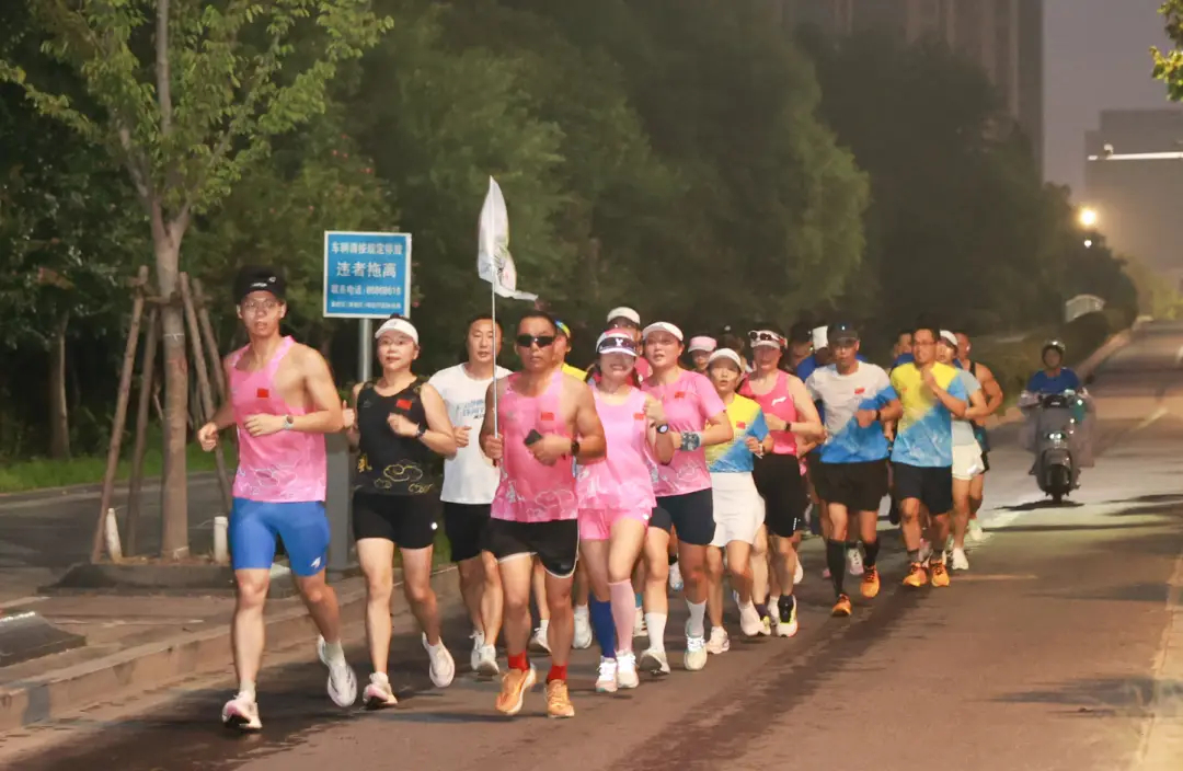 “泰馬”進(jìn)入倒計時——街頭巷尾,大眾跑友拉練忙