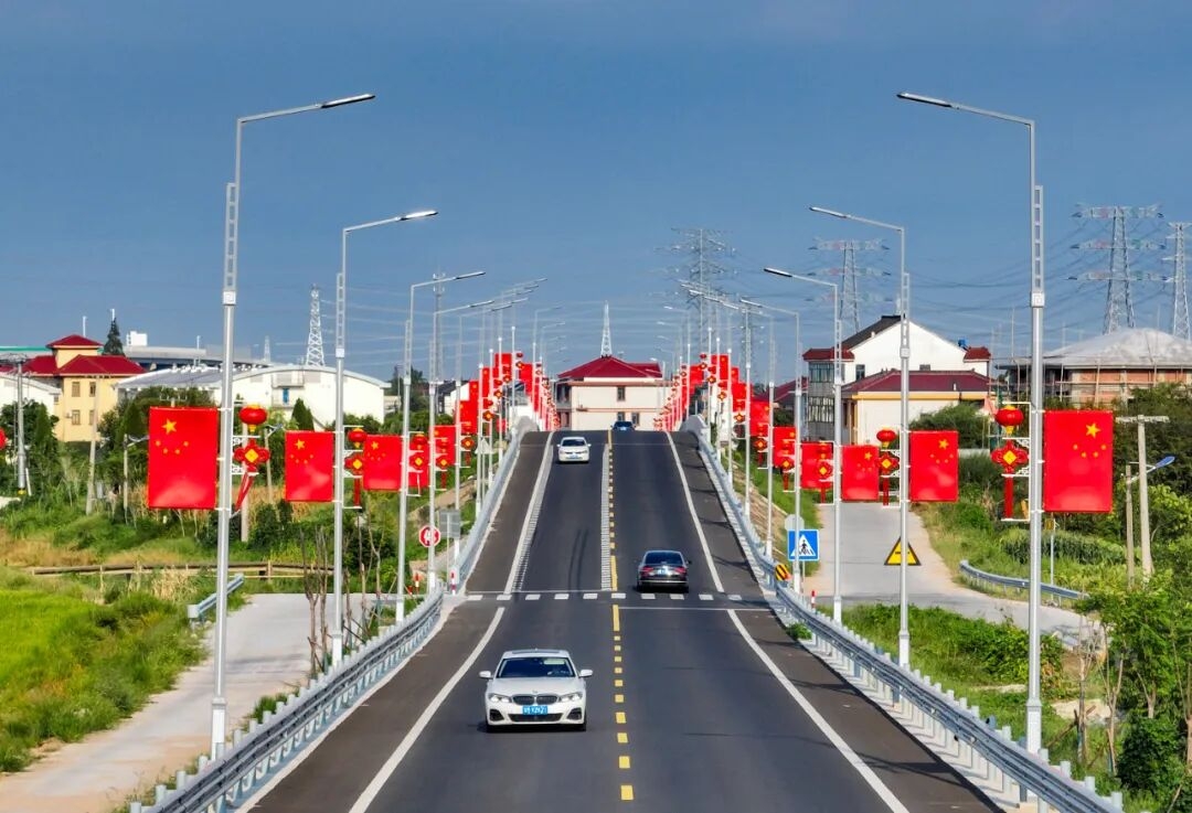 靖江“紅”了!大家爭相和“她”合影!