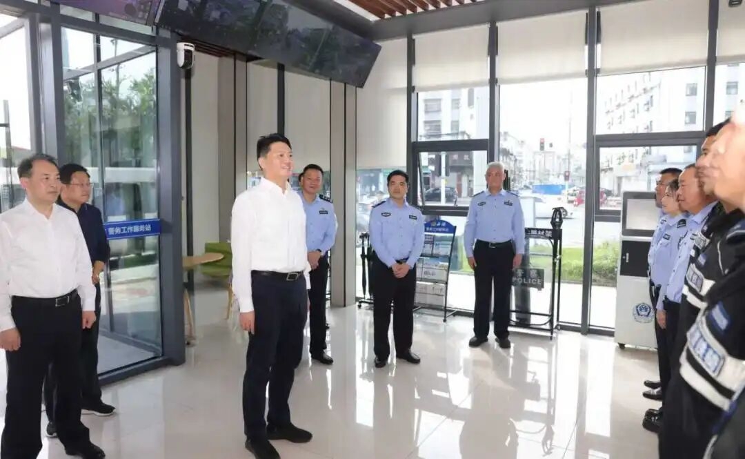 姜冬冬看望慰問國慶中秋假期堅守崗位的一線工作人員