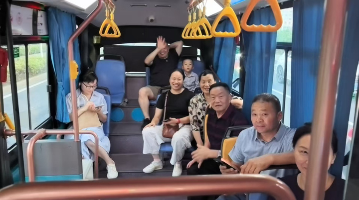 交匯點 | 204個停靠點,泰州網約公交讓市民“隨時隨地、一站直達”