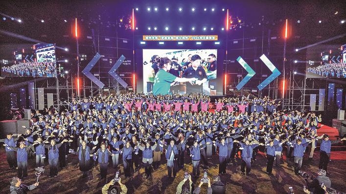 6000名高校師生共同為泰州隊吶喊助威 “沖吧!去奪冠!”