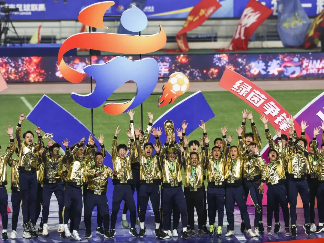 南方周末 |“蘇超”奪冠,泰州感動(dòng)你的不只是足球