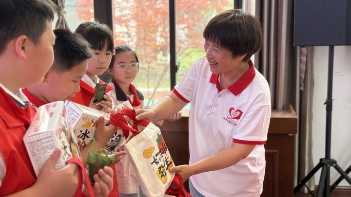 交匯點(diǎn) | 萬再英“搬家”記