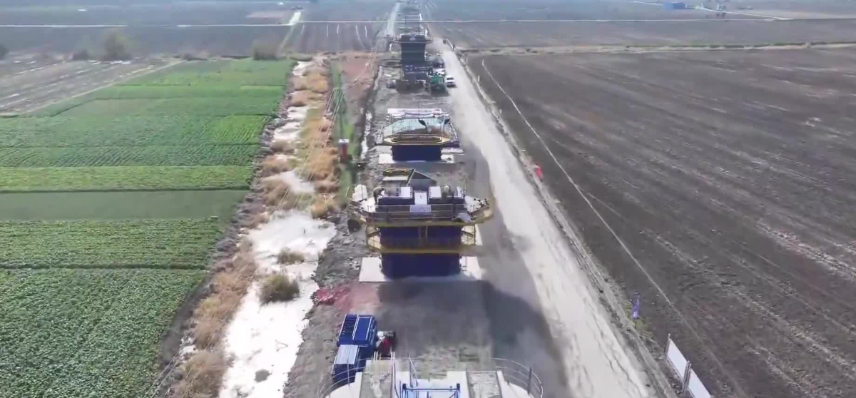 泰州:盐宜铁路建设取得新进展 全线首个墩身在兴化成功浇筑